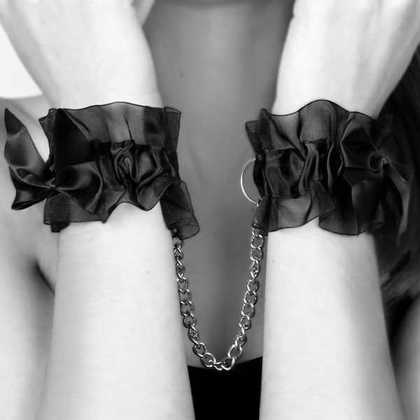 Menottes BDSM Frou Frou Organza et Satin Élégantes - Bijoux Indiscrets